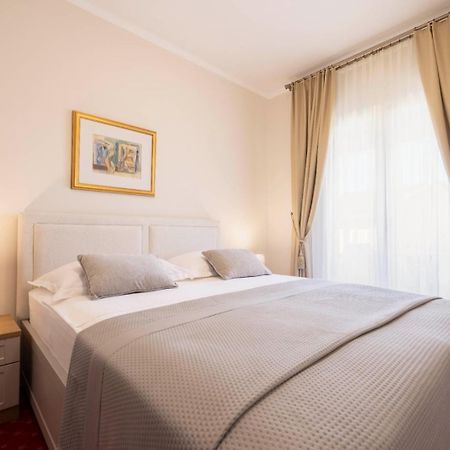 Aparthotel Villa Mozart Podgora Exterior photo